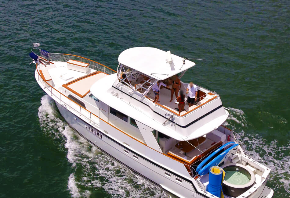 60 Ft Hatteras Luxury Yacht 